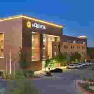 La Quinta Inn & Suites by Wyndham Lakeway, 3 of 6