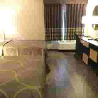 Super 8 by Wyndham South Holland, 3 of 6