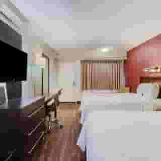 Super 8 by Wyndham Deerfield/Northbrook, 1 of 6