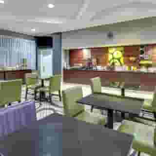 La Quinta Inn & Suites by Wyndham Dallas North Central, 2 of 6