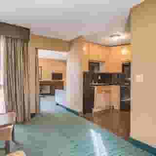 La Quinta Inn & Suites by Wyndham San Francisco Airport West, 1 of 6