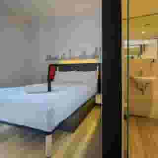easyHotel Barcelona Fira, 2 of 6