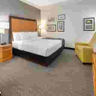 La Quinta Inn & Suites by Wyndham Dallas - Addison Galleria, 2 of 6