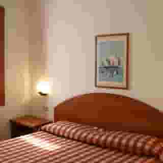 Golf Hotel, 4 of 6