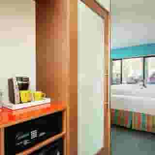 Staypineapple, University Inn, University District Seattle, 3 of 6