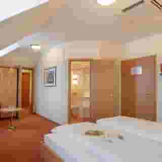 Hotel Kriemhild am Hirschgarten, 6 of 6
