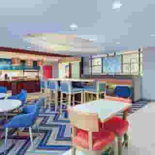 Hampton Inn Orlando-International Airport, 2 of 6