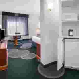 La Quinta Inn & Suites by Wyndham Dallas North Central, 5 of 6