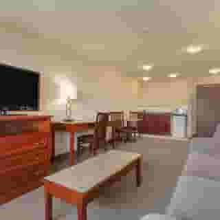 Days Inn & Suites by Wyndham Langley, 5 of 6