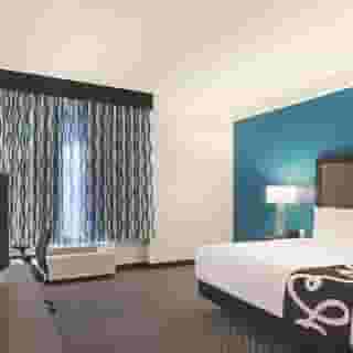 La Quinta Inn & Suites by Wyndham Orlando Ucf, 2 of 6