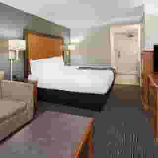 La Quinta Inn & Suites by Wyndham Buena Park, 4 of 6