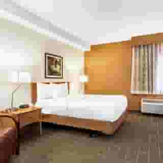 La Quinta Inn & Suites by Wyndham Orlando South, 2 of 6