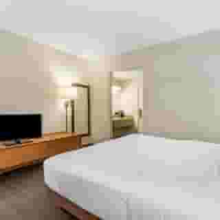 La Quinta Inn & Suites by Wyndham Orlando South, 3 of 6