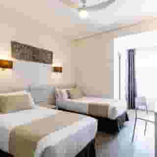Sweet Hotel Continental, 2 of 6