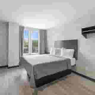 Hotel 365 Bronx, 2 of 6