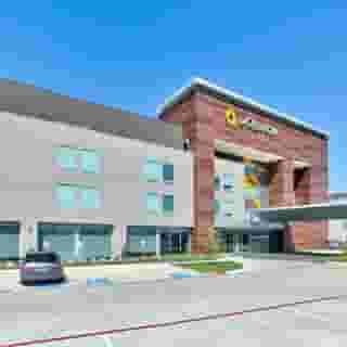 La Quinta Inn & Suites by Wyndham Dallas/Fairpark, 2 of 6