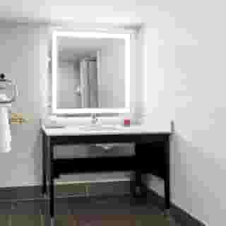 SureStay Hotel by Best Western Phoenix Airport, 2 of 6