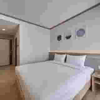 Prom Hotel, 4 of 6