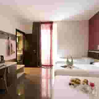Hotel Five, 6 of 6