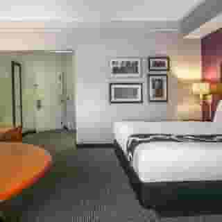La Quinta Inn & Suites by Wyndham Dallas North Central, 6 of 6