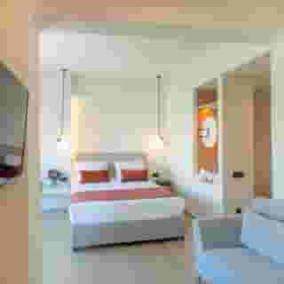 The City Hotel And Suites, 2 of 6