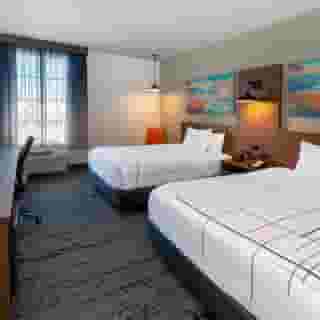La Quinta Inn & Suites by Wyndham Dallas - Frisco Stadium, 2 of 6