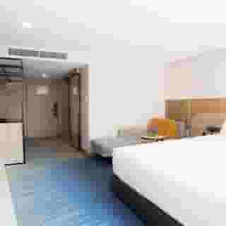 Holiday Inn Express and Suites Bangkok Central Pier by Ihg, 3 of 6