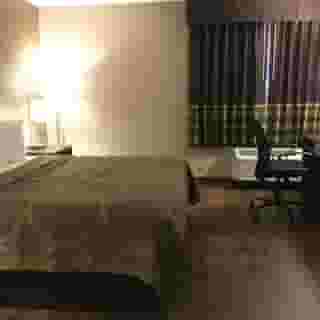 Super 8 by Wyndham South Holland, 2 of 6