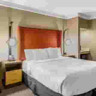 La Quinta Inn & Suites by Wyndham San Francisco Airport N, 1 of 6