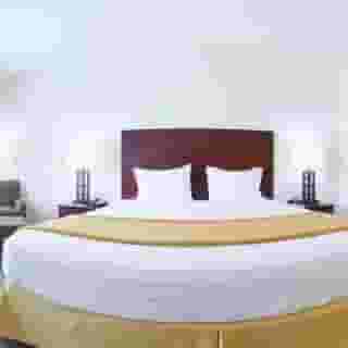 Holiday Inn Express & Suites Chicago West - O'Hare Arpt Area by Ihg, 2 of 6