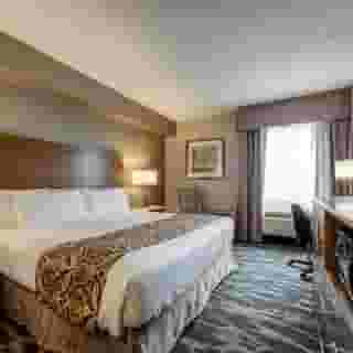 Monte Carlo Inn - Brampton Suites, 1 of 6