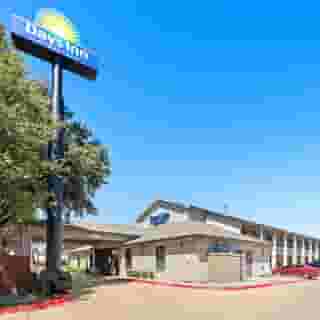 Days Inn by Wyndham Round Rock, 2 of 6