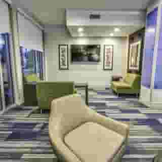 Holiday Inn Express & Suites Dallas Nw - Farmers Branch by Ihg, 3 of 6