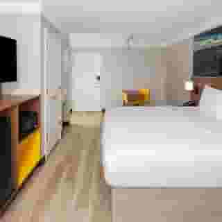 Days Inn & Suites by Wyndham Arlington Heights, 2 of 6