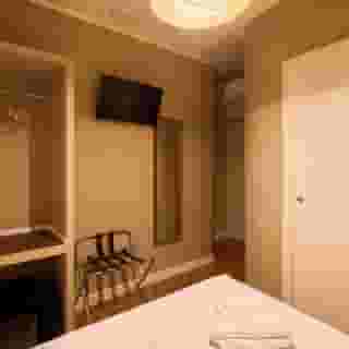 Dem Hotel, 4 of 6