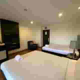 Boss Hotel, 6 of 6