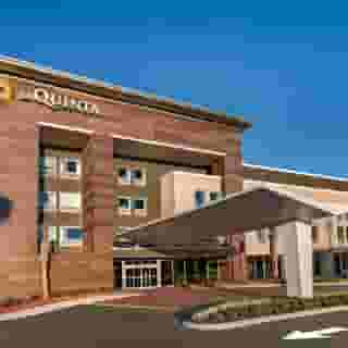 La Quinta Inn & Suites by Wyndham Orlando IDrive Theme Parks, 2 of 6