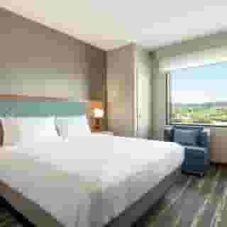 Hampton Inn & Suites San Mateo-San Francisco Airport, 2 of 6