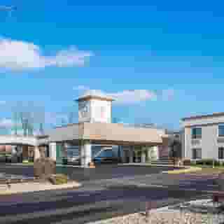 Clarion Inn Elmhurst - Oak Brook near I-88, I-290, I-294, 1 of 6