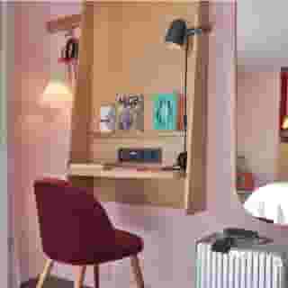 Mob Hotel Paris les Puces, 4 of 6