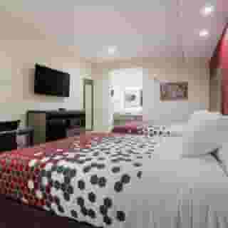 Regency Inn And Suites, 2 of 6
