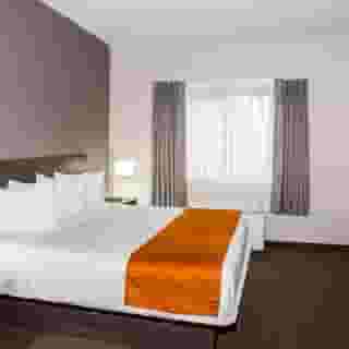 Days Inn & Suites by Wyndham Orlando Airport, 2 of 6