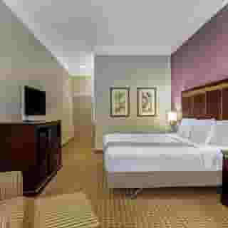 La Quinta Inn & Suites by Wyndham Cleburne, 1 of 6