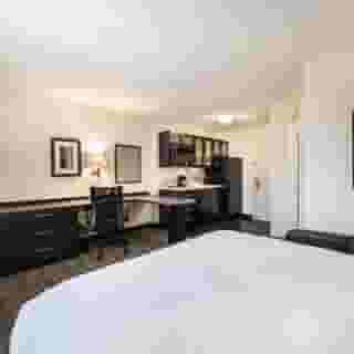 Sonesta Simply Suites Chicago Waukegan, 3 of 6