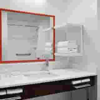 Hampton Inn & Suites Chicago Waukegan, 2 of 6