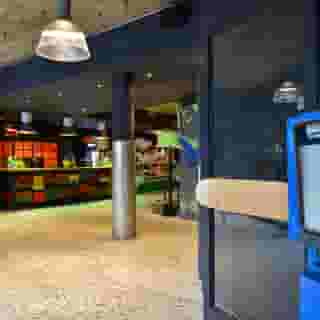 Hotel Friends, 3 of 5