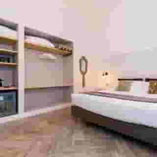 Trevi Contemporary Suite, 5 of 5