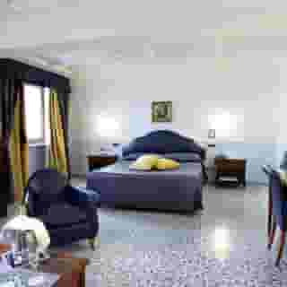 Lloyd's Baia, 5 of 5