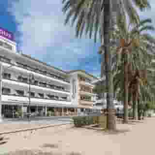 Fergus Style Soller Beach, 1 of 5