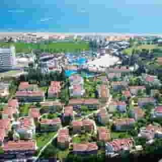 Kamelya Collection Aishen Club, 1 of 5